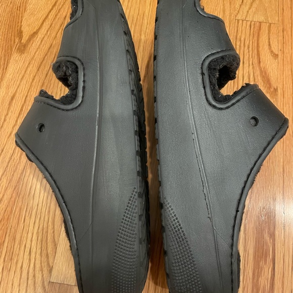 Black Fuzzy Slide Crocs Sandals - Mens Size 11 - Picture 3 of 5